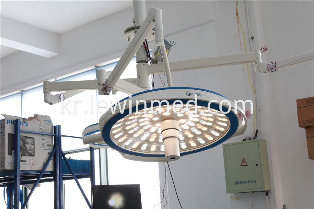 With camera system led operating lamp